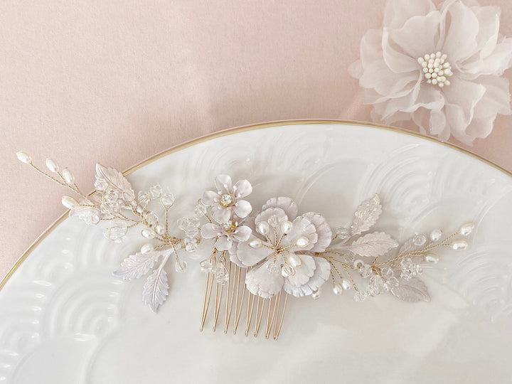 Puder-farbener Braut Haarschmuck mit Perlen von ALICIA'S DIARY