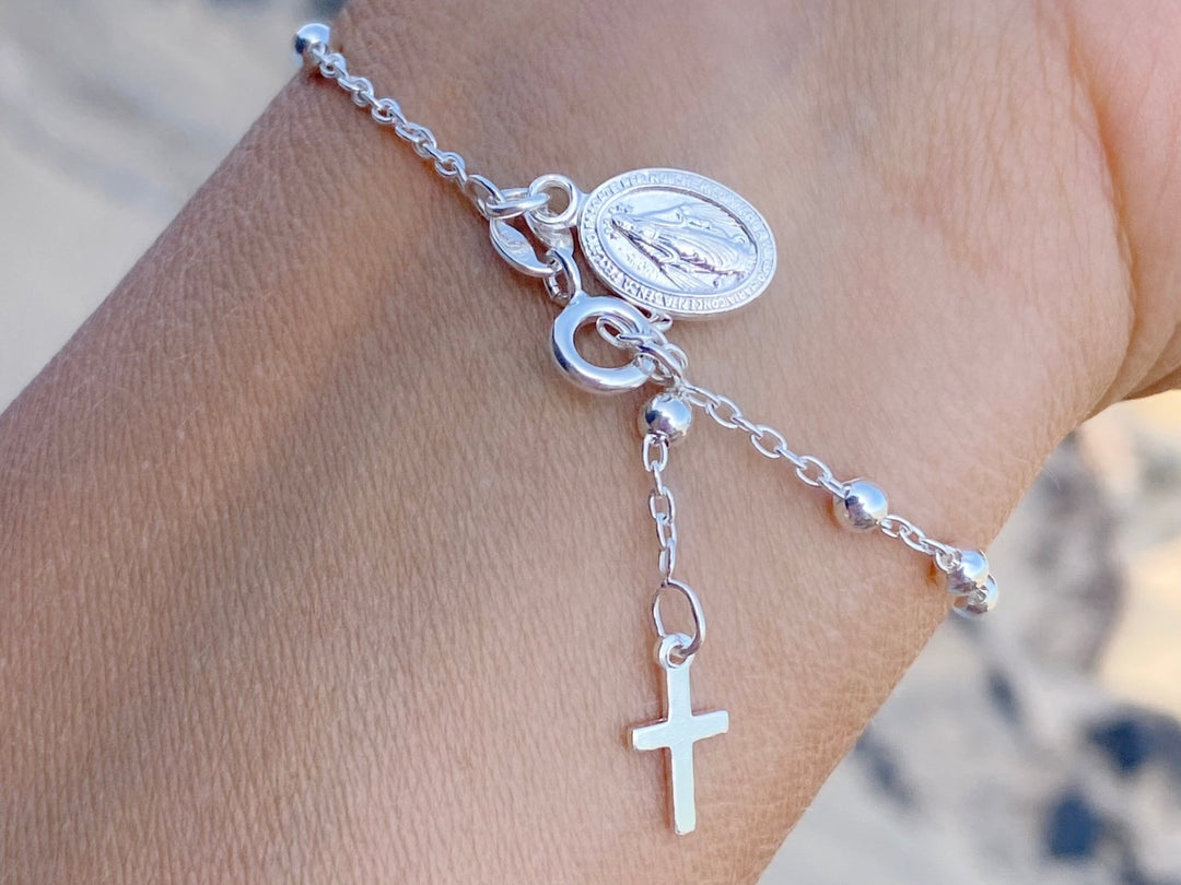Charm Armband silber mit Kreuz und Münze, schöner Schmuck von Alicia's Diary
