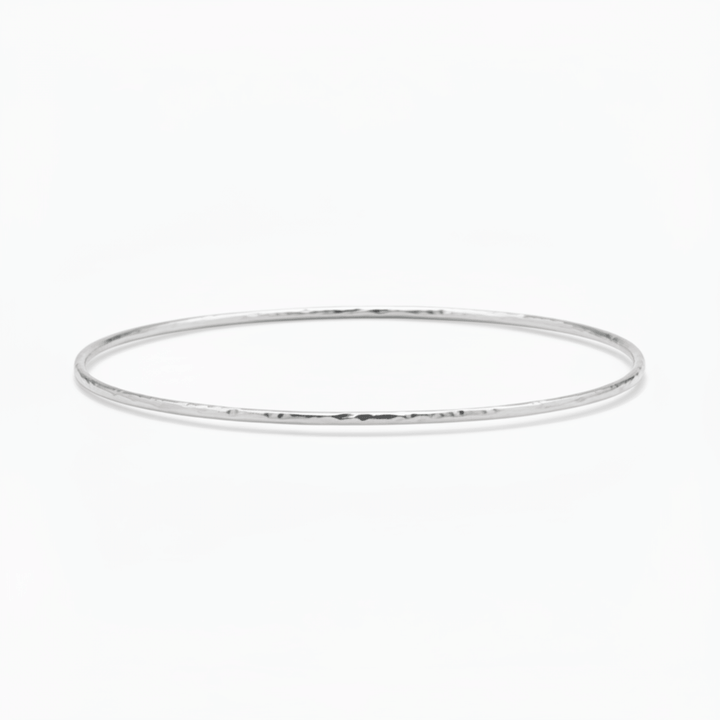 Gehämmerter Schmuck, Armreif 925 Silber, dünner silberner Armreif mit Struktur als perfektes Geschenk für junge Frauen