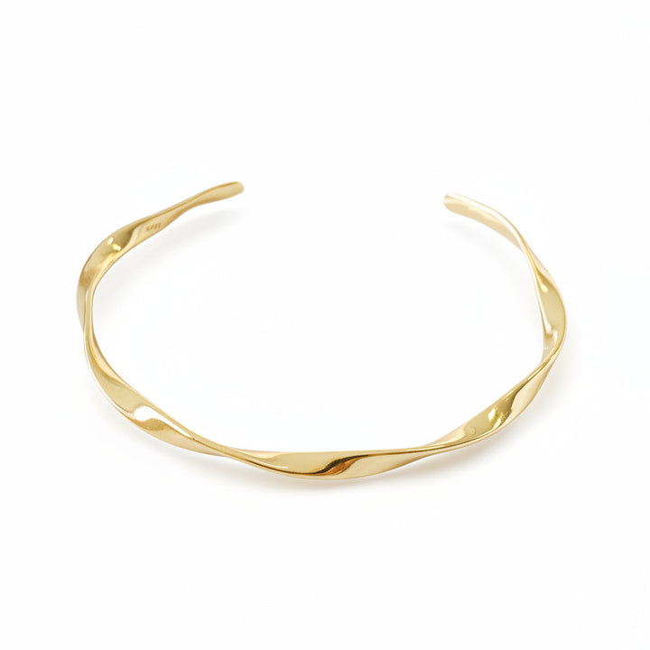 Twisted bangle in gold-plated silver, clean girl style, beautiful jewelry from Alicia&
