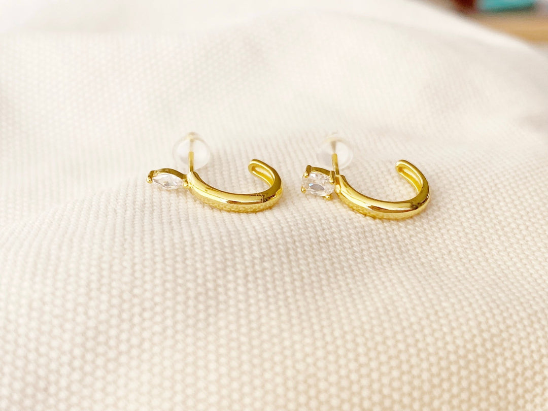 Ausgefallene Creolen gold mit Zirkon Ohrstecker wie zwei in einem, Ohrringe von Alicia's Diary