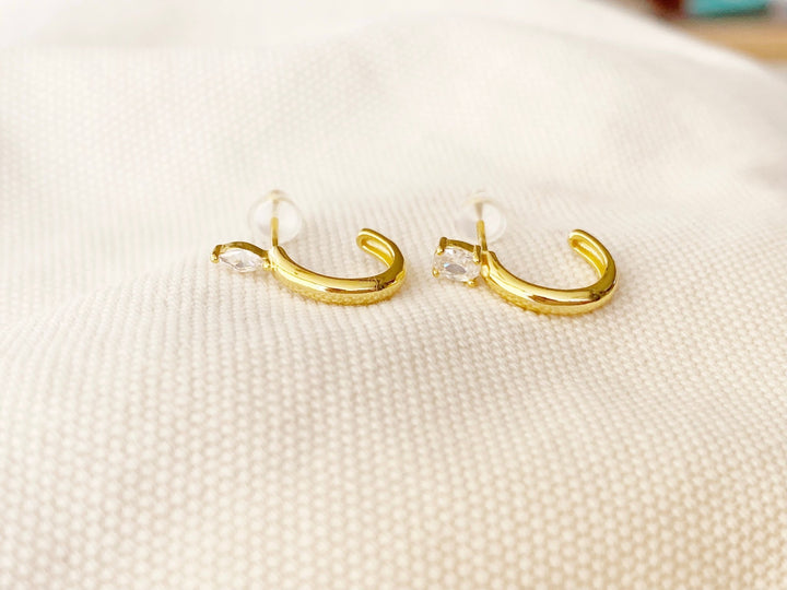 Ausgefallene Creolen gold mit Zirkon Ohrstecker wie zwei in einem, Ohrringe von Alicia's Diary