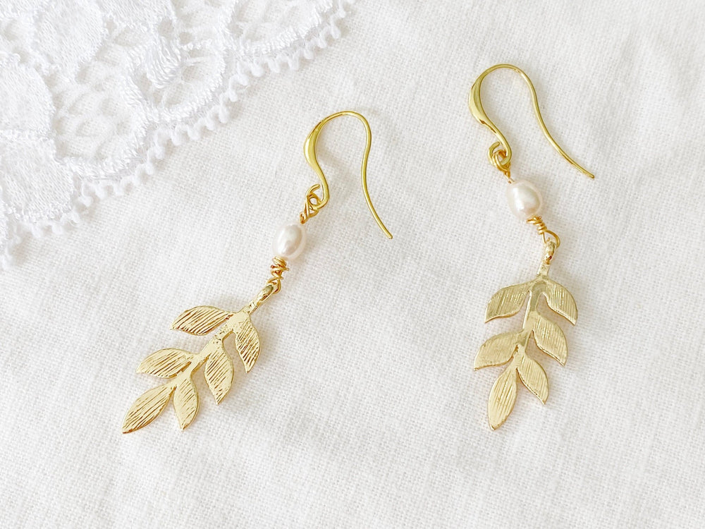 Goldener Perlen Brautschmuck für deine Hochzeit von ALICIA'S DIARY