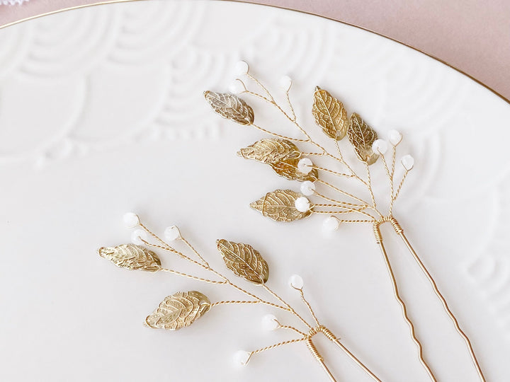 Leichter Braut Haarschmuck mit Perlen und Blättern, Vintage Hochzeit Deko Accessoires von Alicia's Diary
