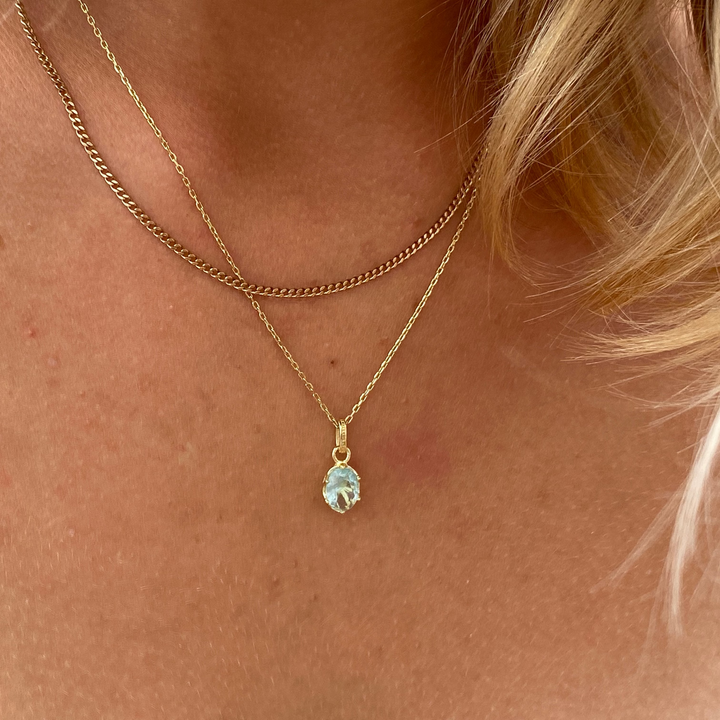 Aquamarin-blaue Kristall Halskette in besonderer aufwendiger Fassung aus vergoldetem 925 Sterlingsilber, Schmuck für junge Frauen