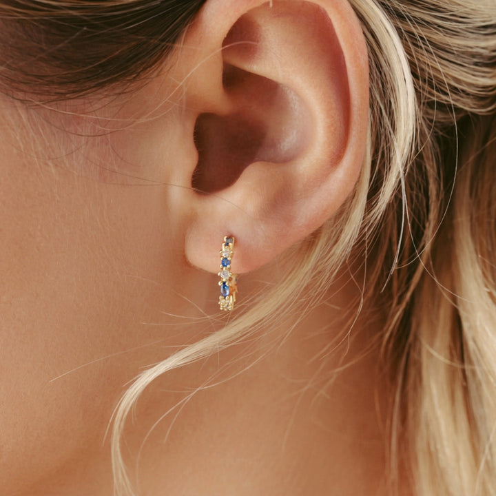 Gold open C-cuff hoops with blue stones in gold-plated 925 silver, jewelry for young women
