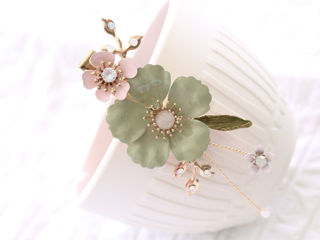 Hippie Braut Haarschmuck mit Blumen, Haar Accessoires für Vintage Hochzeit von Alicia&