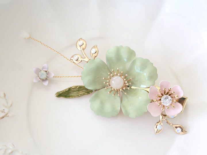 Vintage Braut Haarschmuck mit Blumen gold grün rosa, Haarklammer mit Blüten von Alicia&