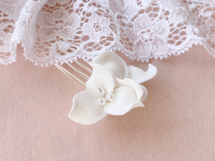 Accessoires für die moderne Braut, dezenter Haarschmuck von Alicia's Diary