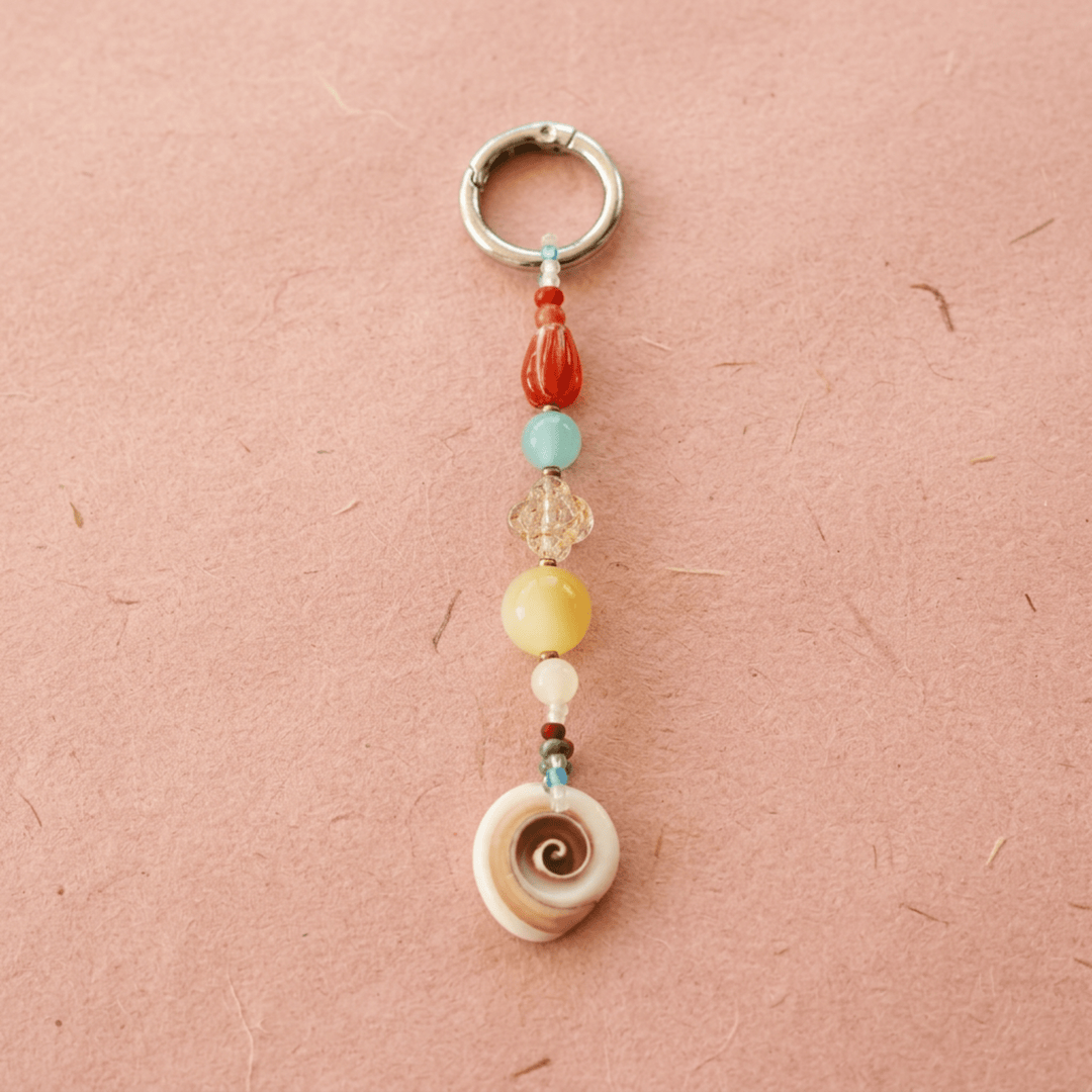 Boho Anhänger für Tasche mit Glasperlen und Muscheln, Taschenanhänger mit Glas-Perlen, Schlüsselanhänger Boho Accessoires Tasche