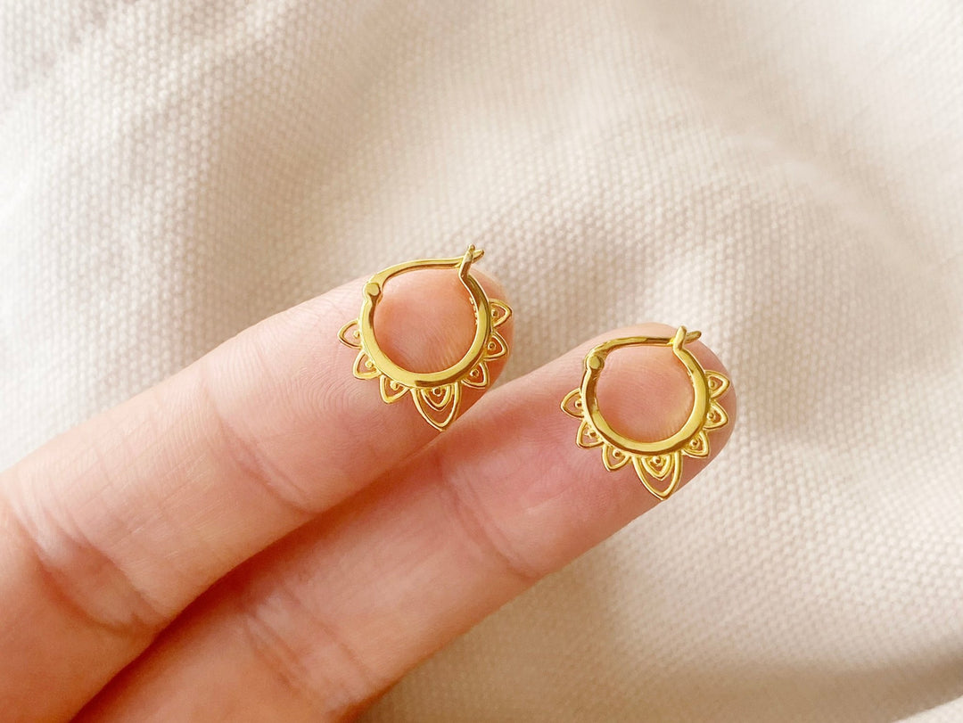 Kleine Boho Huggies aus vergoldetem Silber aus deinem Schmuck Online Shop Alicia's Diary