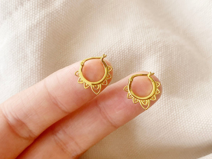 Kleine Boho Huggies aus vergoldetem Silber aus deinem Schmuck Online Shop Alicia's Diary