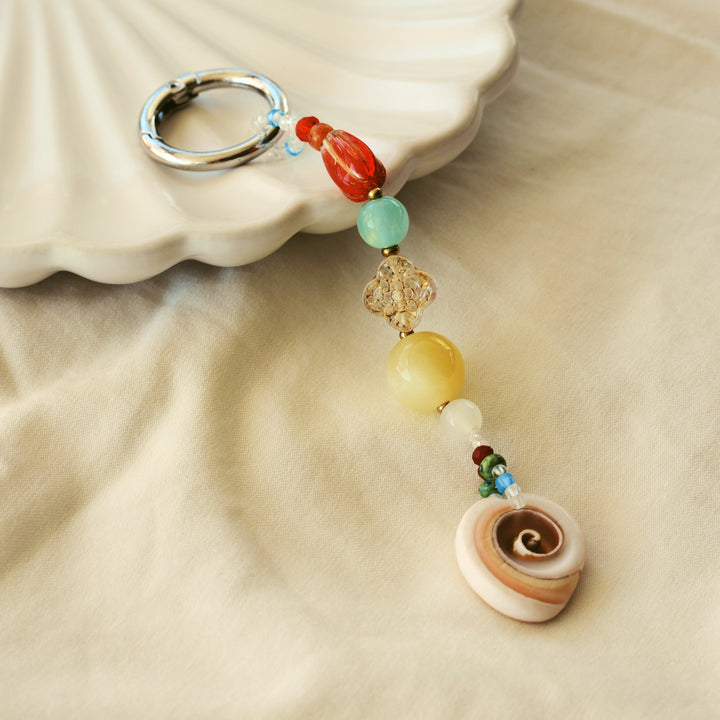 Kleines Geschenk für Frauen: Boho Anhänger für Tasche mit Glasperlen und Muscheln, Taschenanhänger mit Glas-Perlen, Schlüsselanhänger 