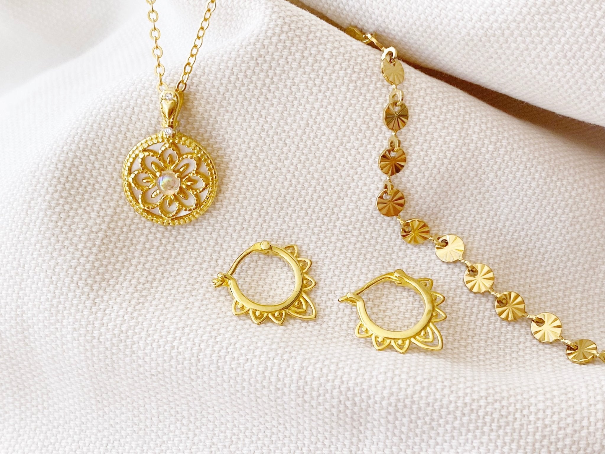 Gold jewelry in boho style made from hypoallergenic silver from your jewelry shop Alicia's Diary
