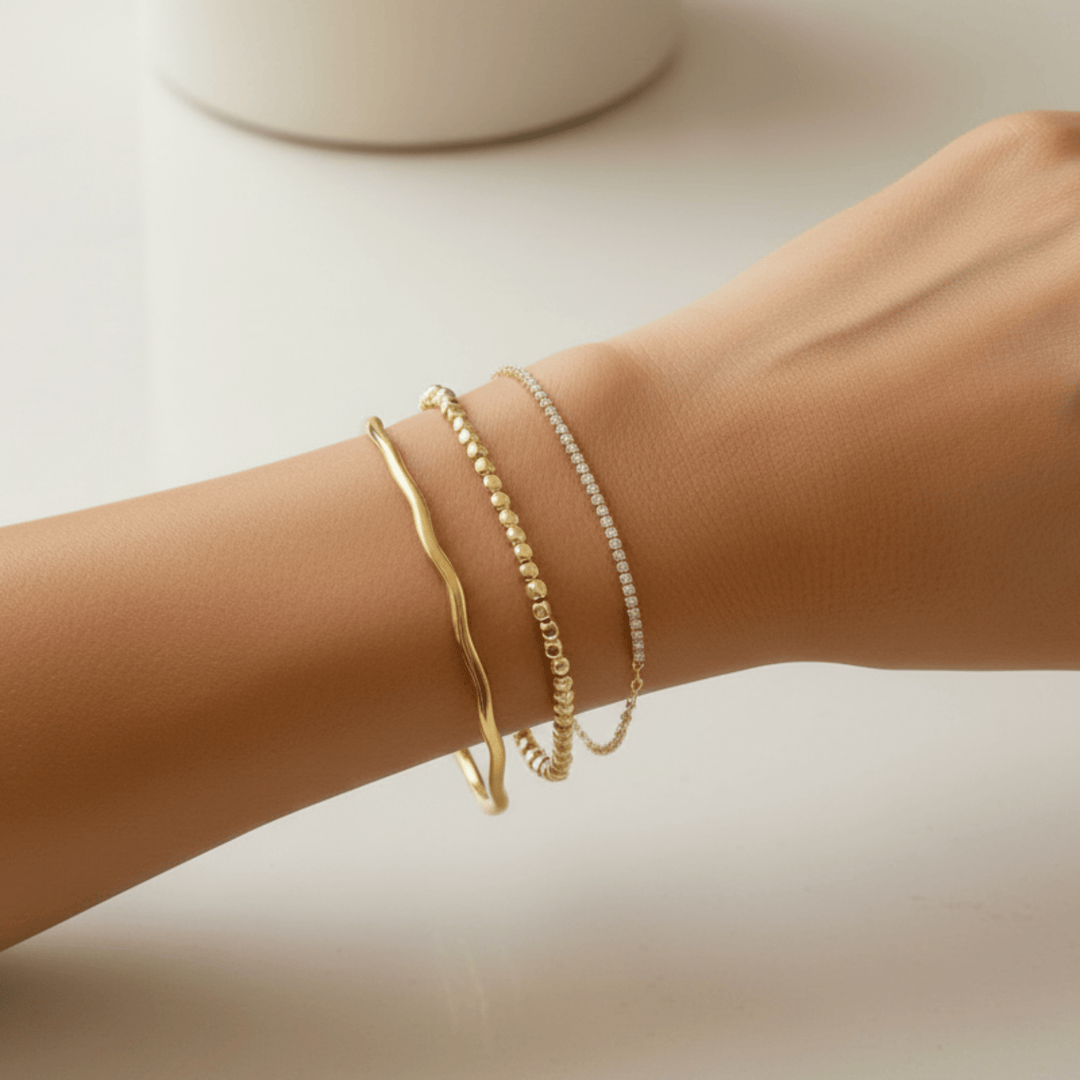 Fine Bracelet Stacking Layering gold, Tennisarmband, Edelstahl Armreif, Hämatit Armband von Alicia&