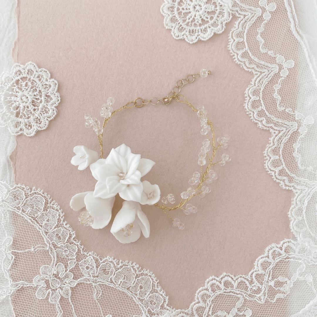Brautarmband mit Perlen und Blumen | MARIE-Armband hochzeit-armschmuck hochzeit-blumen