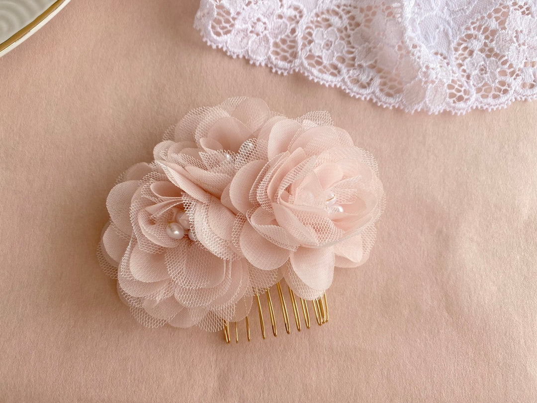 Braut Styling romantisch, Haare, Hochzeits-Styling, Outfit Damen Kinder von Alicia's Diary