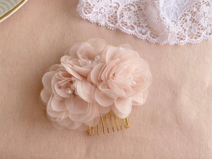 Braut Styling romantisch, Haare, Hochzeits-Styling, Outfit Damen Kinder von Alicia's Diary