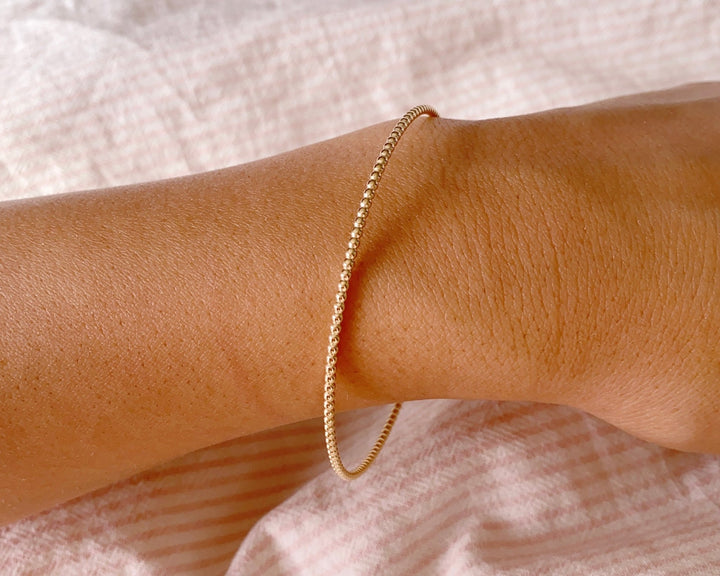 Gold bangle in pearl necklace style - Alicia&