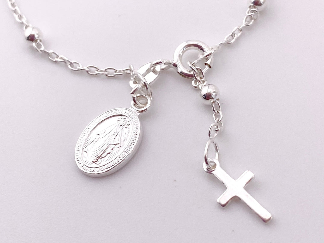 Boho Schmuck silber mit Perlen und Anhängern, Kreuz und Münze, schöner Silberschmuck von Alicia's Diary