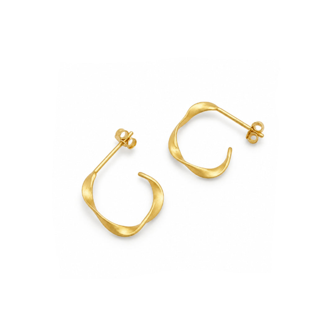 Mini Creolen Silber vergoldet, Stapel Ohrringe, Creolen mattgold, matt gold Ohrringe von Alicia's Diary, Schmuck Geschenk Sie