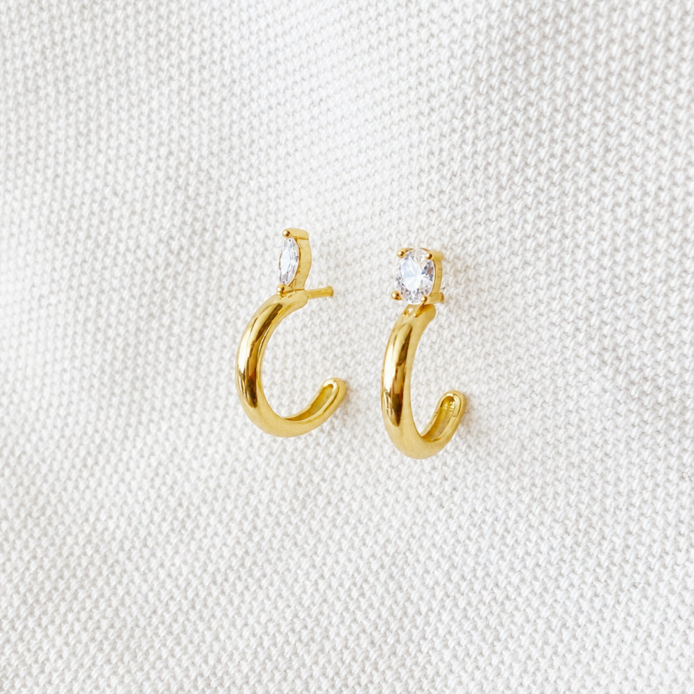 Asymmetrische goldene Creolen mit extra Glitzer-Ohrstecker aus Zirkon, Earcandy von