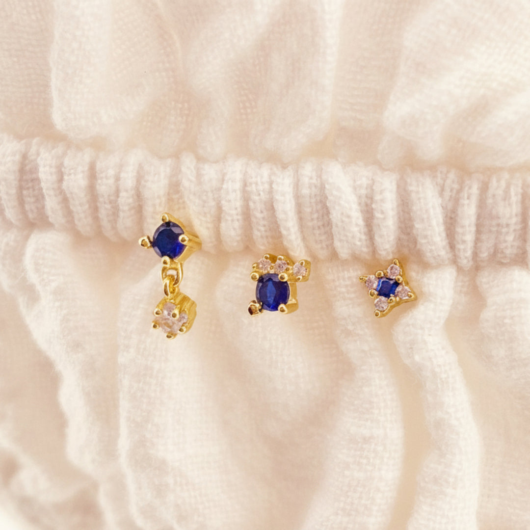 Conjunto de pendientes de oro con piedras azules y plata hipoalergénica para orejas sensibles. Alergia a las joyas por Alicia&