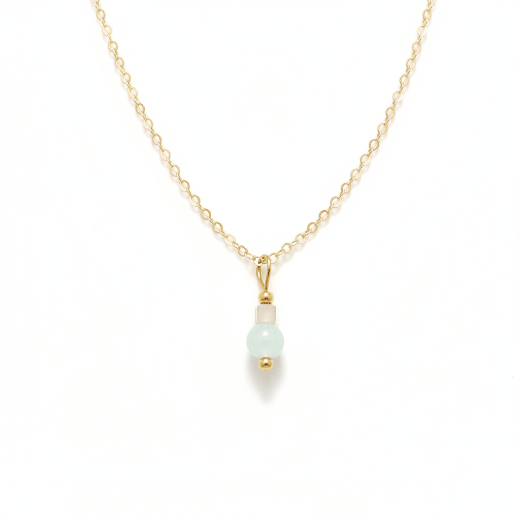 Goldfill Halskette mit kleinem grünen Anhänger, Kette mit Perle, Schmuck für junge Frauen von Alicia&