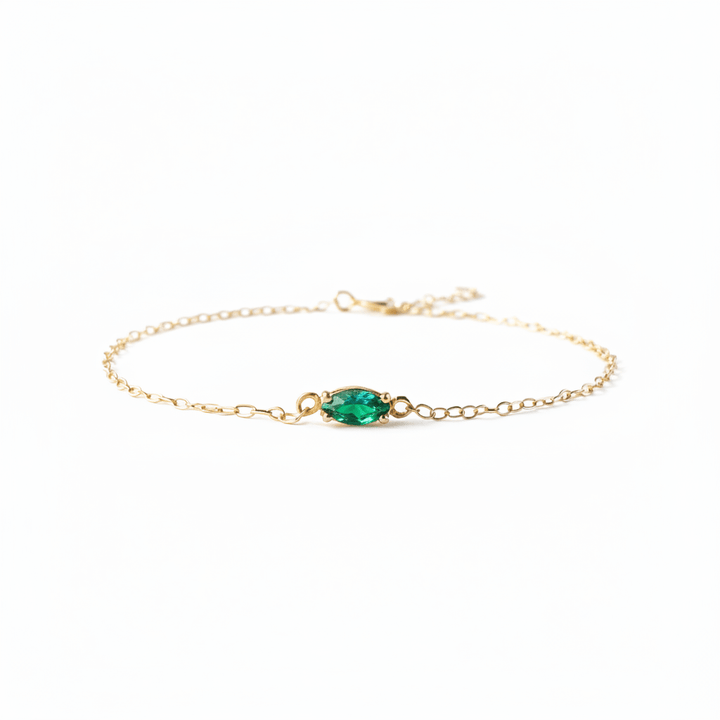 Zartes goldenes Armkettchen mit grünem Stein in Baguetteform, Goldarmband aus 925 Silber, Schmuck für junge Frauen online