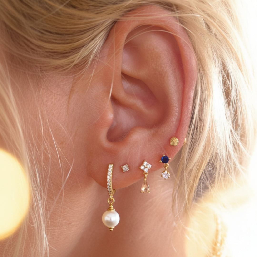 Elegant vintage drop earrings in gold-plated 925 sterling silver, perfect for ear stacking, a jewelry gift from Alicia&