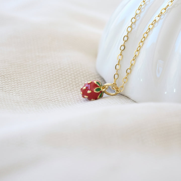Erdbeer Halskette aus 925 Sterlingsilber mit Erdbeer Anhänger, Erdbeerschmuck für Kinder und junge Frauen von Alicia&
