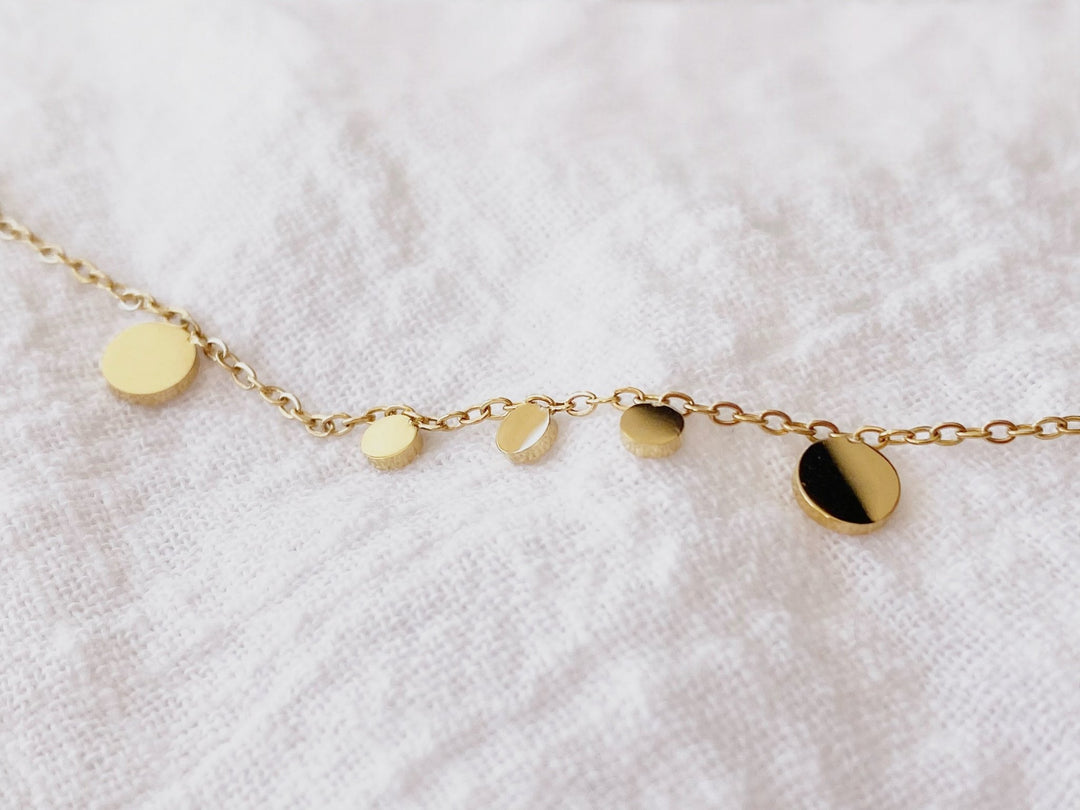 zarte vergoldete Edelstahl Halskette mit vielen Anhängern von ALICIA'S DIARY