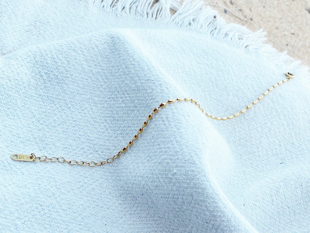 Schönes Armband mit ovalen Perlen für  junge Frauen und Teenager Mädchen , schöner feiner zarter Edelstahl Schmuck von Alicia's Diary