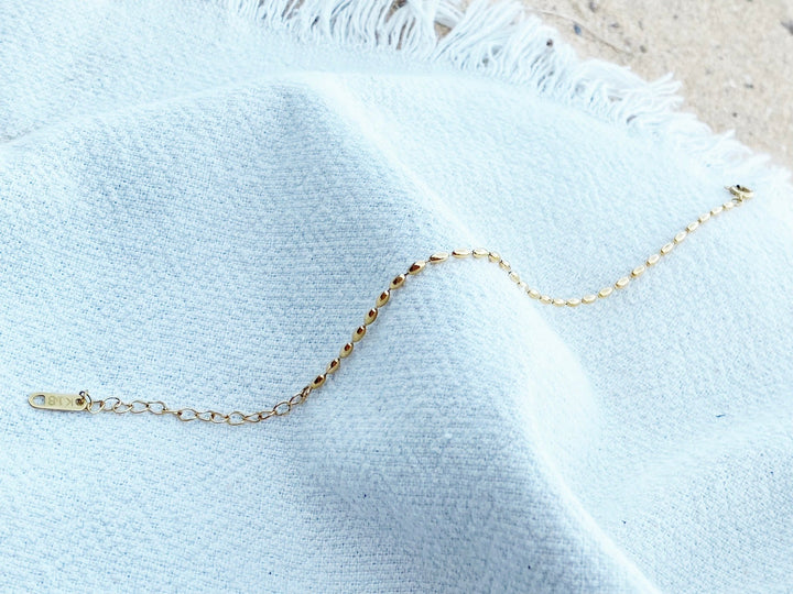 Schönes Armband mit ovalen Perlen für  junge Frauen und Teenager Mädchen , schöner feiner zarter Edelstahl Schmuck von Alicia's Diary