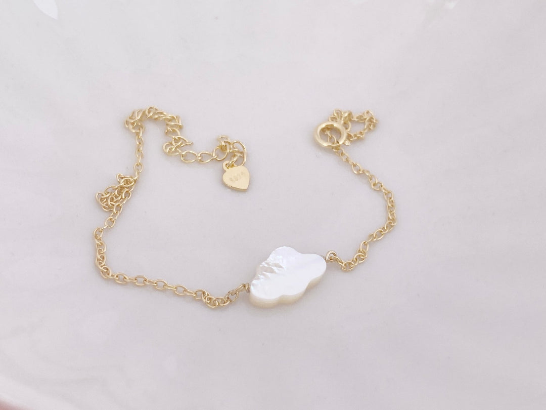 Goldener Armband mit Wolke, wasserfest, hautfreundlich, cooler und moderner Schmuck für junge Frauen von Alicia's Diary