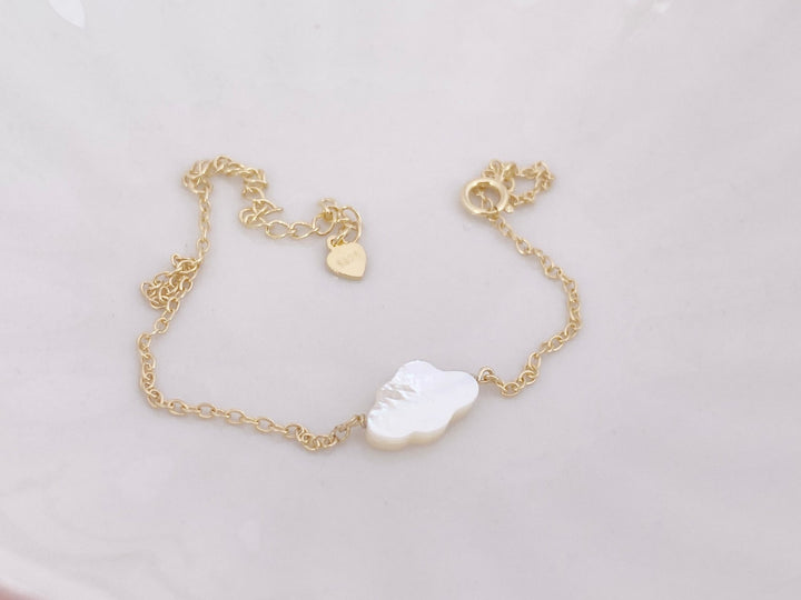 Goldener Armband mit Wolke, wasserfest, hautfreundlich, cooler und moderner Schmuck für junge Frauen von Alicia's Diary