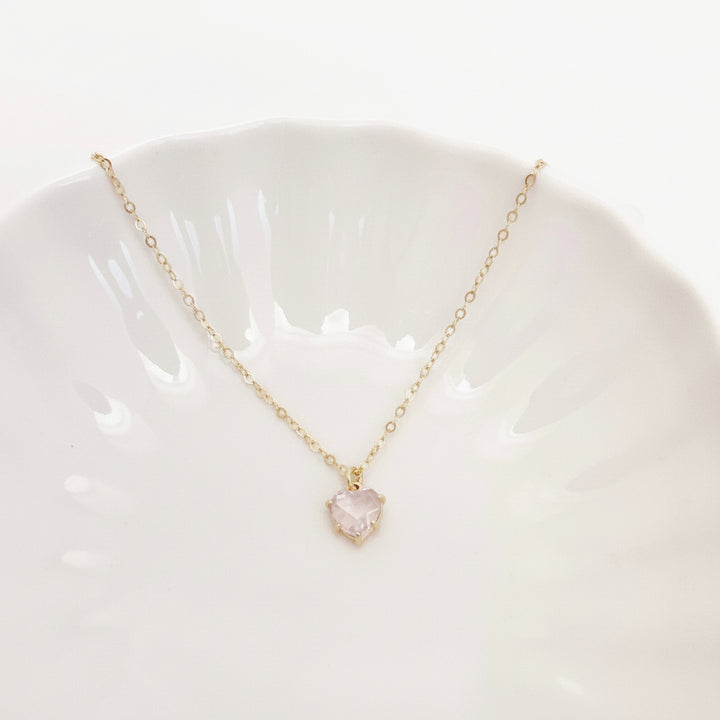 Goldene Halskette mit Herz aus Rosenquarz, Geschenkidee Jahrestag Geburtstag Frau, Tochter, Freundin, Schmuck Inspo von Alicia&