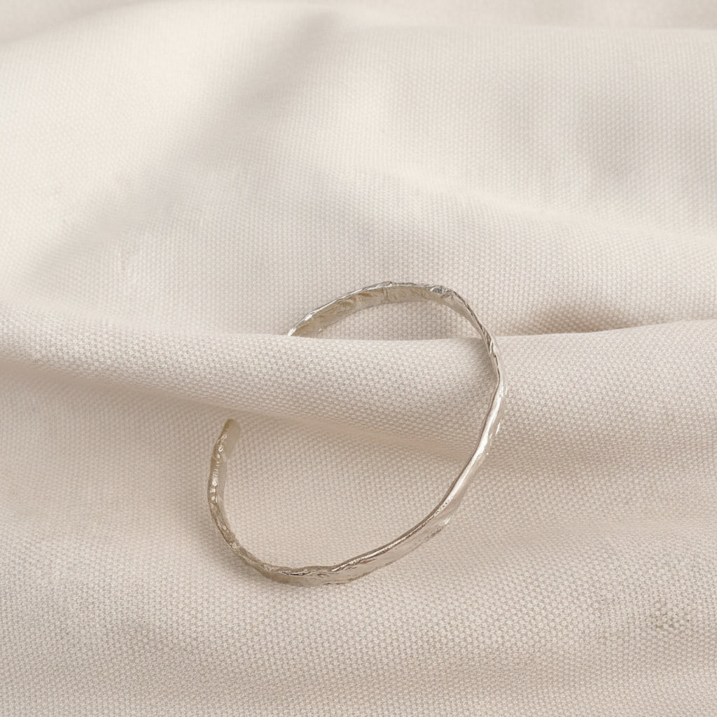 Minimalistic bangle in genuine silver from Alicia&