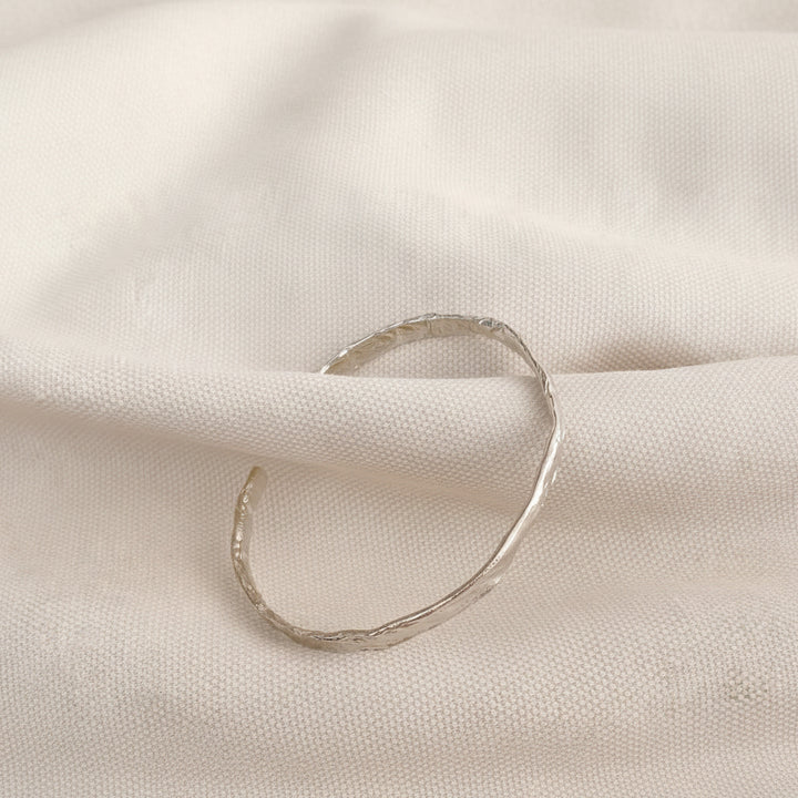 Minimalistic bangle in genuine silver from Alicia&