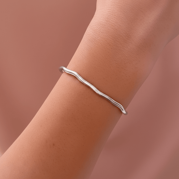 Gewellter silberner Edelstahl Armreif-Armbänder und Armreifen-armreifen-Armschmuck silber