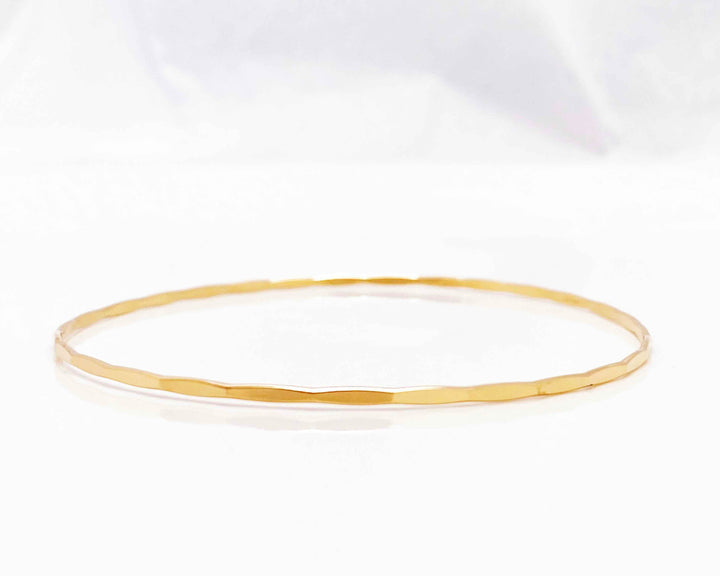 Gold Armreif schlichtes Design, wasserfester Goldschmuck für den Sommer - ALICIA'S DIARY