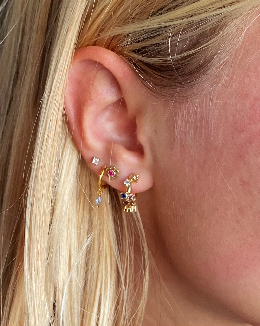 Gold Creolen mit bunten Steinen, Gold Creolen mit Stecker, Bunte Ohrringe gold