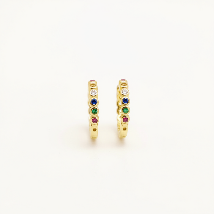 Gold Hoops mit bunten Steinen, kleine Ohrringe für das zweite Ohrloch, wasserfester Schmuck in Gold on Alicia&