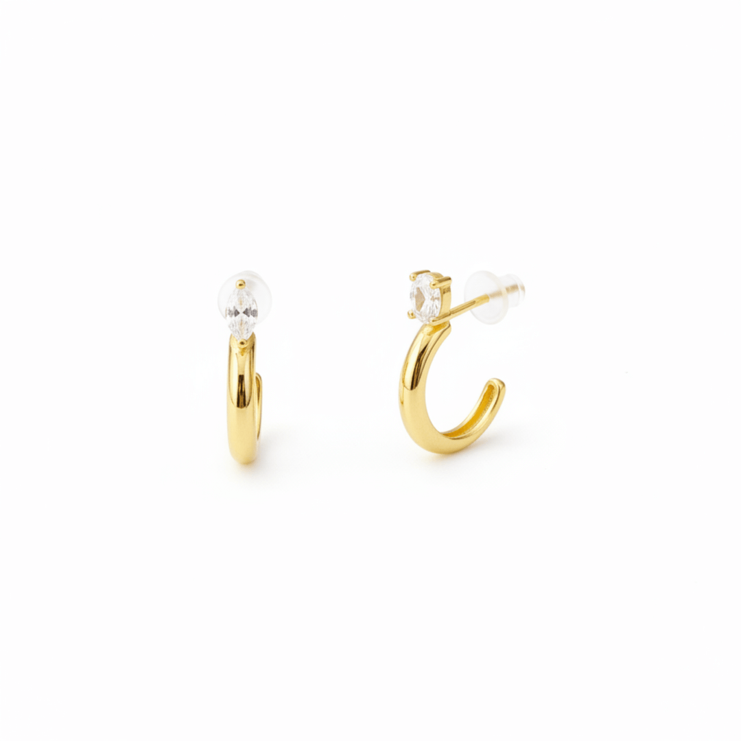 Ohrstecker Creolen asymmtrisch, mit Zirkon, goldene Ohrringe mit Ohrsteckerverschluss und Stein auf Stecker, 925 Silber mit Silikon-Verschluss