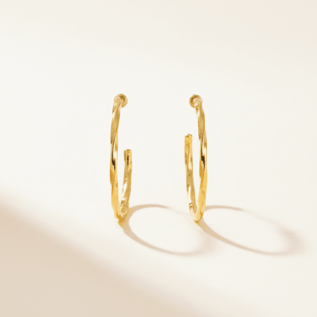 Goldene Creolen 4 cm große Ohrringe minimalistischer Style, gedrehte Creolen für Frauen, wasserfester Schmuck Alicia&