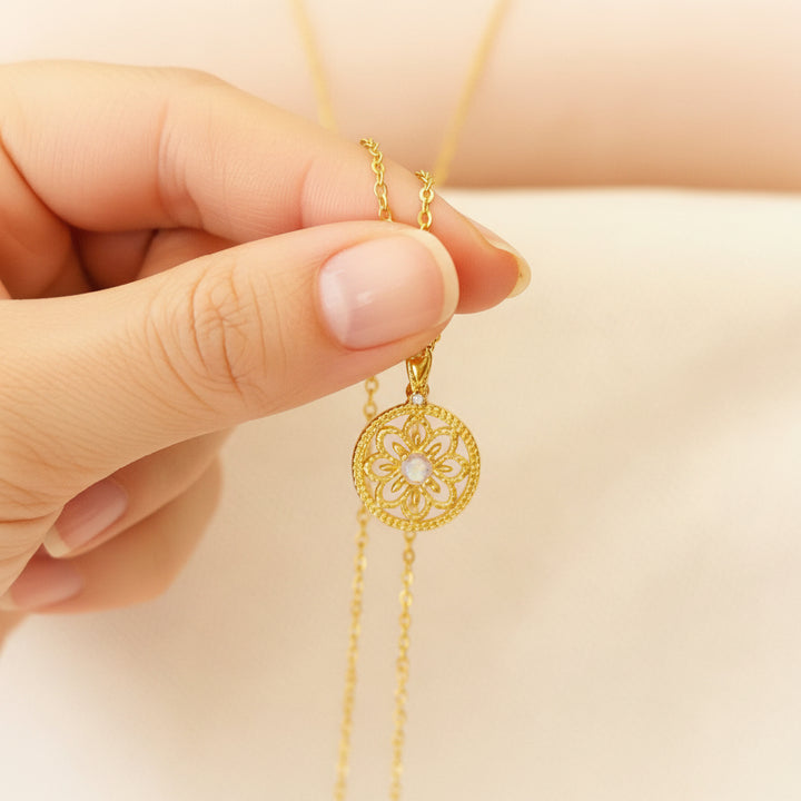 Goldene Halskette aus 925 Sterlingsilber mit auswändigem Anhänger mit Opal, Zirkon, Blumen Mandala und Perlmutt, Schmuck für junge Frauen