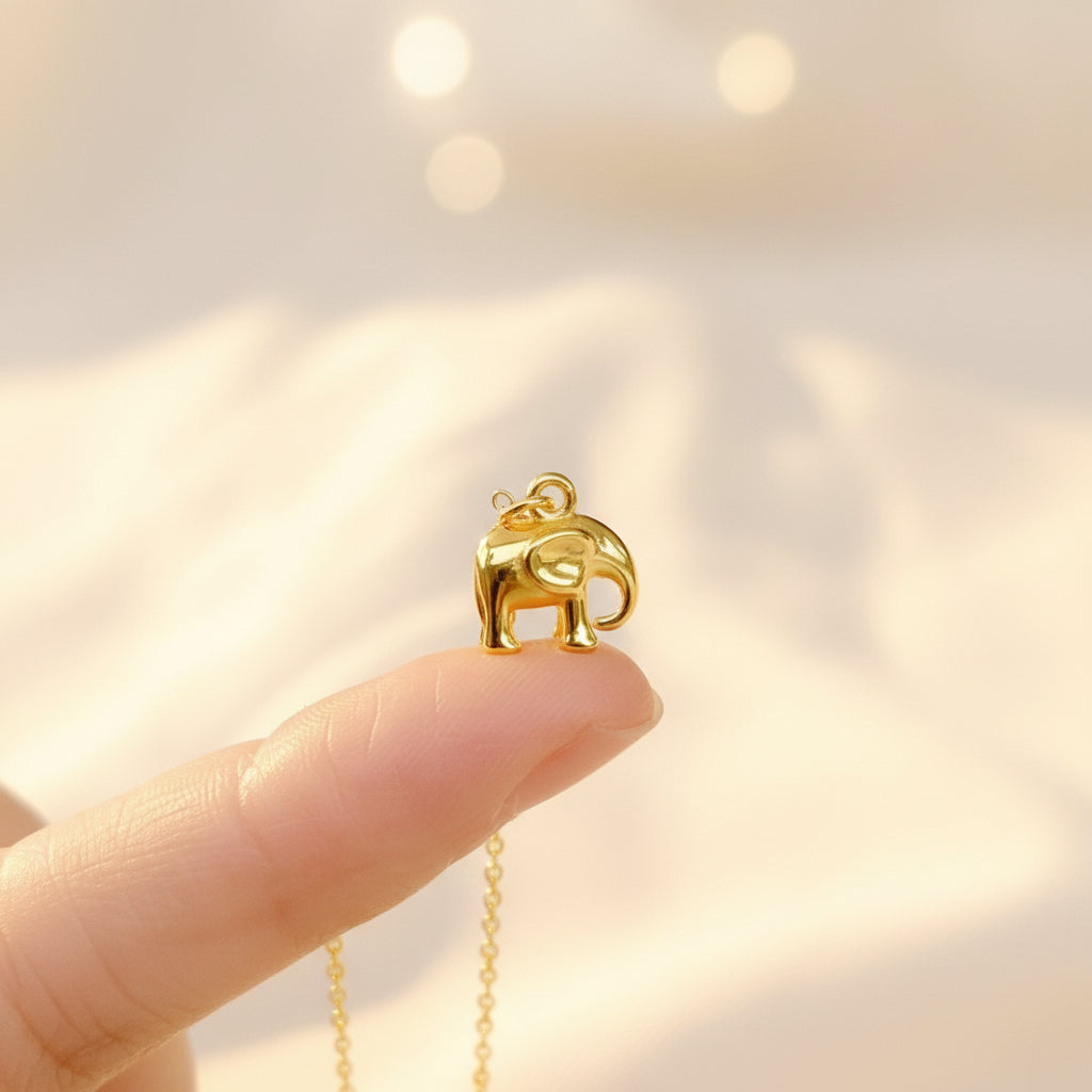 Zarte Gold Halskette mit Elefanten Charm aus vergoldetem 925 Sterlingsilber, persönliches Schmuckgeschenk für junge Frauen von Alicia&