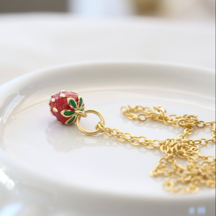 Erdbeer Halskette aus 925 Sterlingsilber mit Erdbeer Anhänger, Erdbeerschmuck für Kinder und junge Frauen von Alicia&