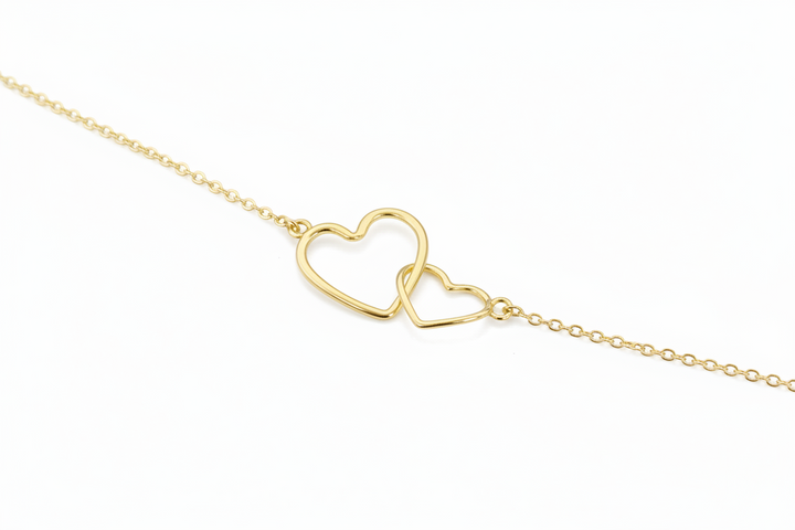 Goldene Halskette mit zwei ineinander verschlungenen Herzen, ein großes Herz und ein kleines Herz, Schmuckgeschenke von Alicia&