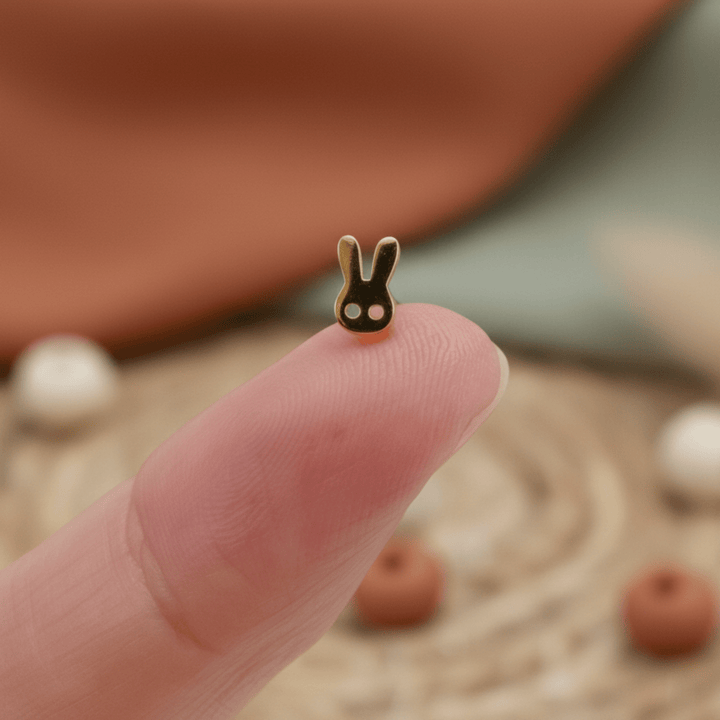 Goldene Motiv Ohrstecker mit Comic Hasen, Hasen Ohrringe, aus 925 Silber für Kinder, junge Frauen und Teenager Mädchen